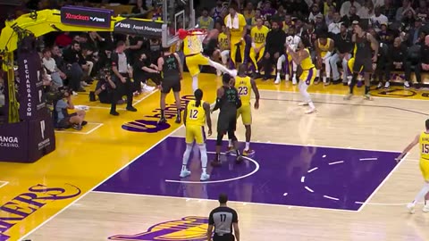 Davis LANDS the block! Lakers defensive wall! | Lakers vs. Wizards