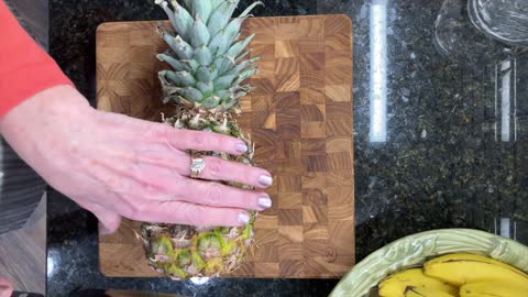 1...2...3...4...DONE! How to cut a Pineapple