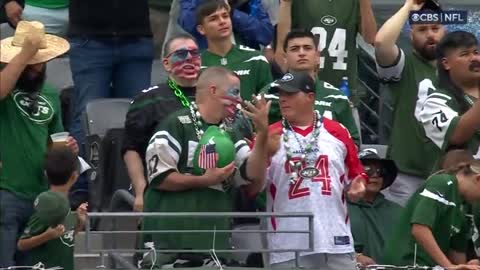 Fans Take Over the National Anthem at Jets-Raven Game