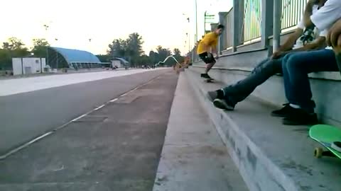 Evandro ATLETA KARRAII Frontside 180º flip_