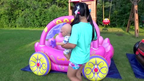 Children Play in Princess Carriage & Monster Truck Swimming Pool with Color Water Balloons