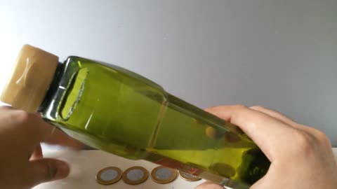 How to Make a Piggy Bank in 1 Minute Using a Bottle of Olive Oil