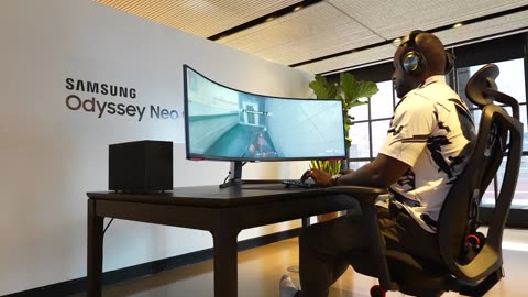 Samsung Odyssey NEO G9 57"- The Biggest Gaming Monitor Ever!