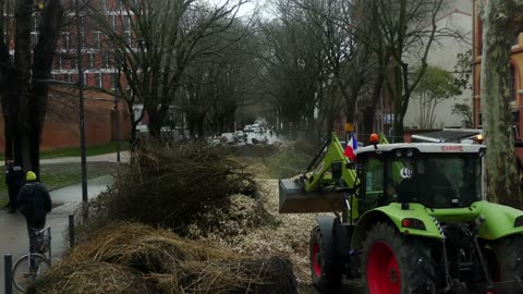 Farmers Protest in France - French Farmes Stamd Up To Tyranny!!!