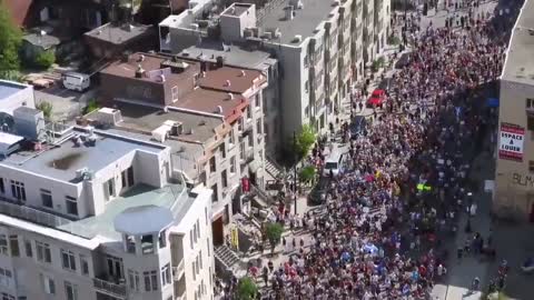 Massive anti lockdown demonstration in Montreal/Canada