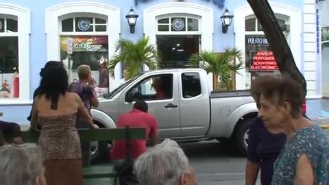 Driver Puts On A Show While Stuck In Traffic