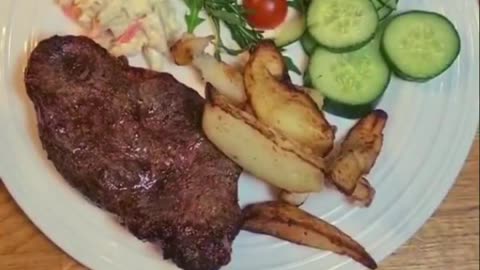 Steak and chips cooked in an air fryer quick and easy