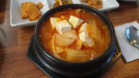 한국의 전통음식 김치찌개, Korean traditional food kimchijjigae.