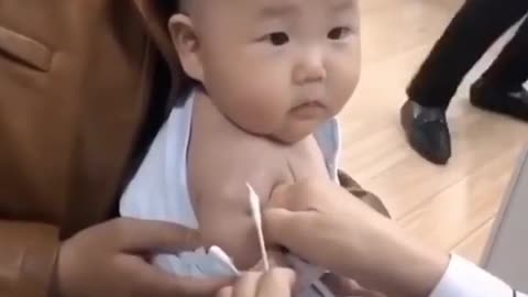 This little baby get vaccine