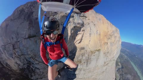 BASE Jumper Sets Record for Using a Jump Rope in Freefall