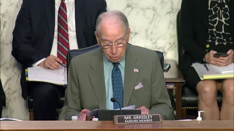 Sen. Grassley at Twitter hearing: "Disturbing picture"