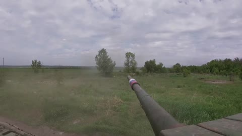 Russian tanks and BMPs are firing on Ukrainian trenches