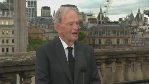 Canada: Former PM Jean Chrétien speaks with reporters in London – September 18, 2022