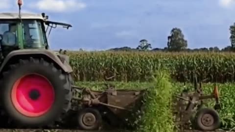 tractors stuck, machines accelerating (45)