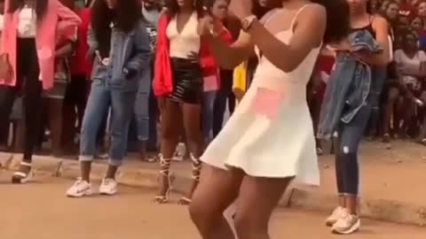 Nigerian girl dancing on heels