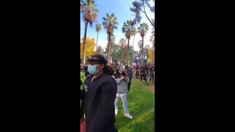 Clash between Pro-Trump Supporters and Antifa/BLM in Sacramento, CA - Nov 21st, 2020