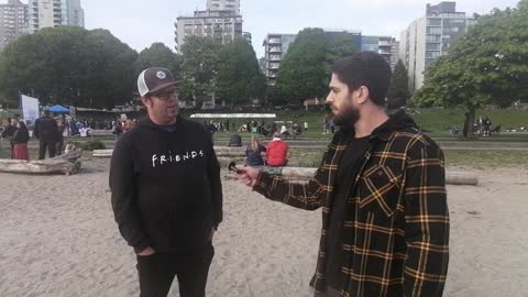 Vancouver Police Confiscate Journalist's Gear For Filming in Public