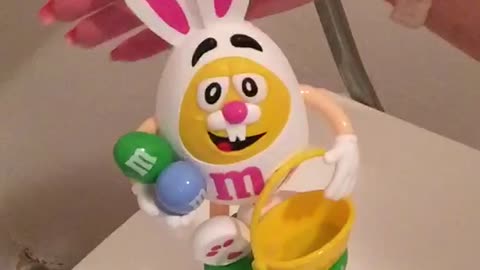 M´m s bunny makes a girl happy