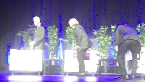 Clintons Speaking Tour Opens To Empty Seats!