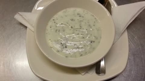 make Mint Sauce for tandoori poppadoms yogurt dip recipe Indian