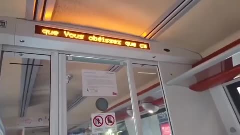 Message subversif anti dictature sanitaire COVID dans un train SNCF