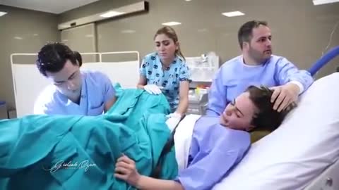 Video emocionante Olha a cara do pai do bebe que vai nascer