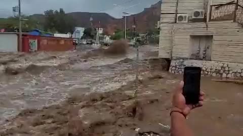 OUT OF CONTROL! MUDSLIDE FLOODING IN SANTA ROSALIA from Hurricane Hillary!