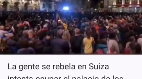 Suiza gente trata tomar palacio de rosthchild en protesta por dictadura del covid