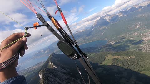 Tour du petit lac d'Annecy Aspirer par un nuage descente 360 4 BRUTE