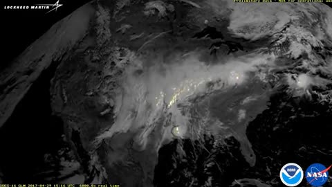 Lightning Storm Moves Across the USA: Nature's Electrifying Spectacle ⚡🇺🇸