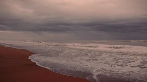 Coastal Elegance: Beach Serenity Under Cloudy Skies| Runaway - Aurora(piano)