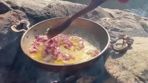 ÇAMURDA SAZAN BALIĞI PİŞİRME ? - Cooking Fish in primitive mud 🐟