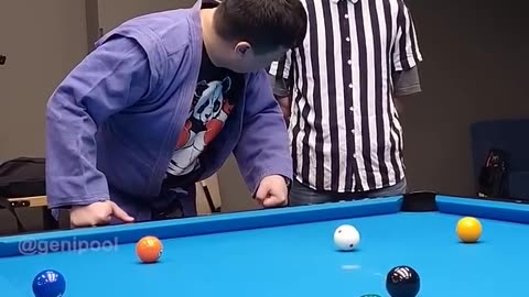 Slowrolling every ball #funny #billiards #8ballpool #relaxing #satisfying