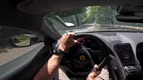 Ferrari Roma: Lusso a 300 kmh e 210 MILA EURO