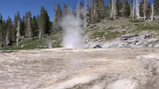 Yellowstone the geysers