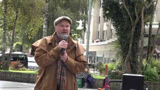 Andy Marshall Crooner Busking. 4 The Ocean City Plymouth 22nd October 2022.