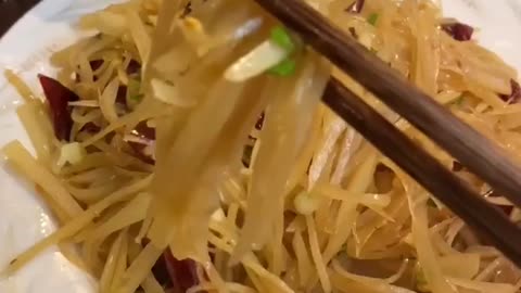 Spicy and Sour Shredded Potato 酸辣土豆丝