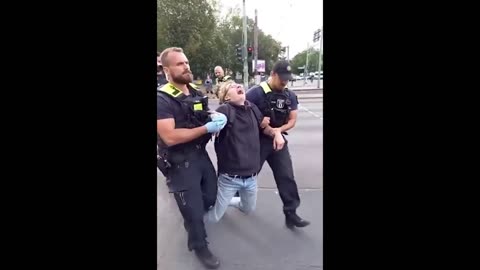 German Police Use A 'Pain Grip' On Climate Protesters