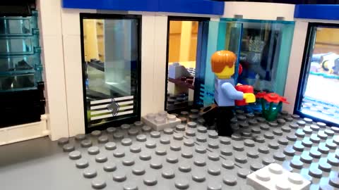 Building LEGO Police Station Time-Lapse