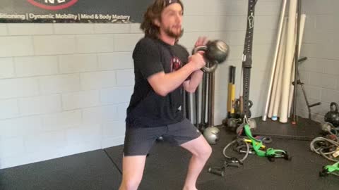 Exercise Technique #8 Kettlebell: Diagonal Swing & Catch