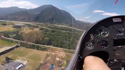 Glider Pilot Calls His Buddy to Come Over And Play