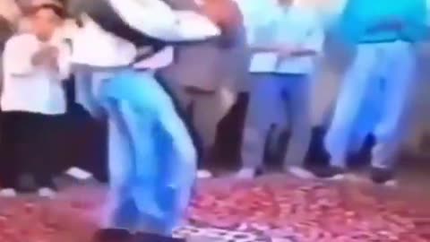 Men dancing at ceremonies in ancient ceremonies😂😂🤣