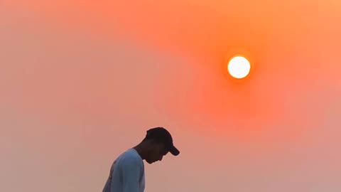 Fake sunrise 🌄 in India 😂