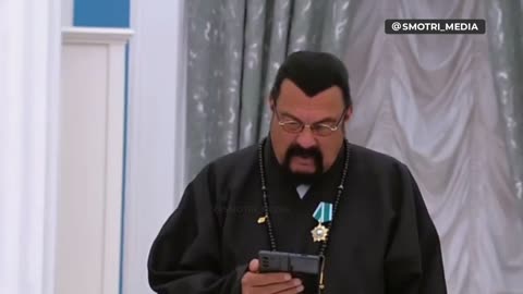 🤡 Putin awarded the Order of Friendship to American actor Steven Seagal