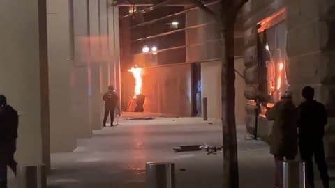 Watch Antifa Set Fire to Federal Courthouse