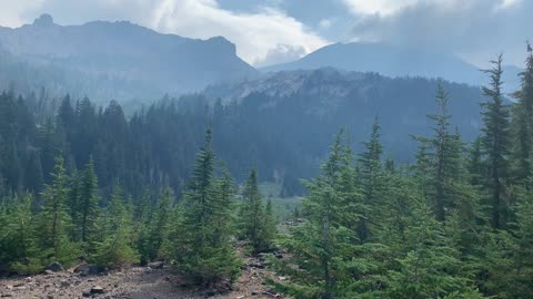 Central Oregon - Three Sisters Wilderness - Majestic Mountains on Alpine Trail