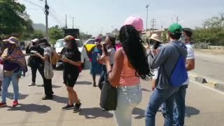 Mujeres bloquean acceso al Centro Histórico