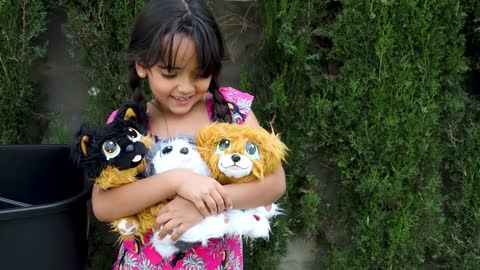 BIA LOBO CACHORRINHOS ABANDONADOS and her new toy dogs