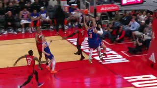 NBA - Aaron Holiday rocks the rim! Rockets-Knicks