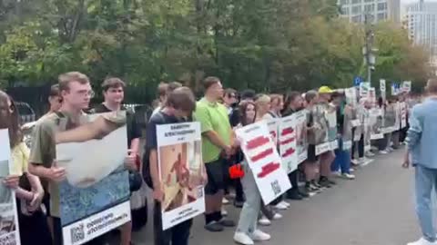 Donestk: Protest outside British and American embassies against banned weapons